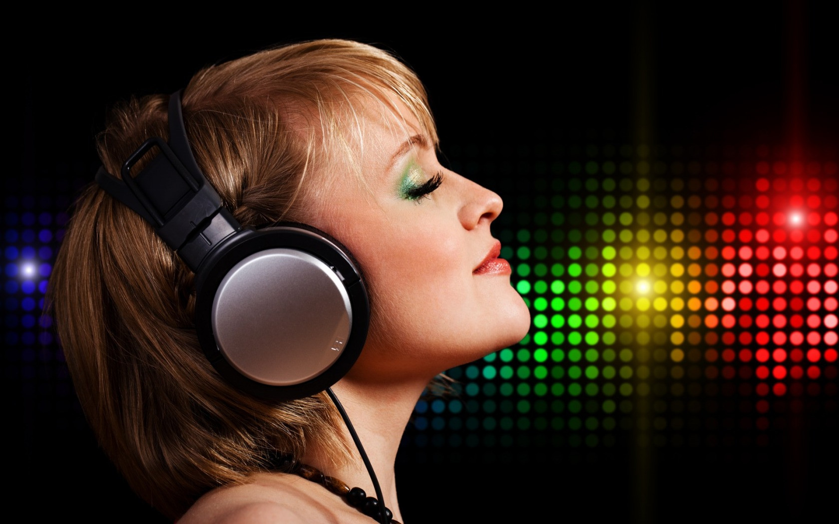 girl-listening-music-1680-1050-7947.jpg