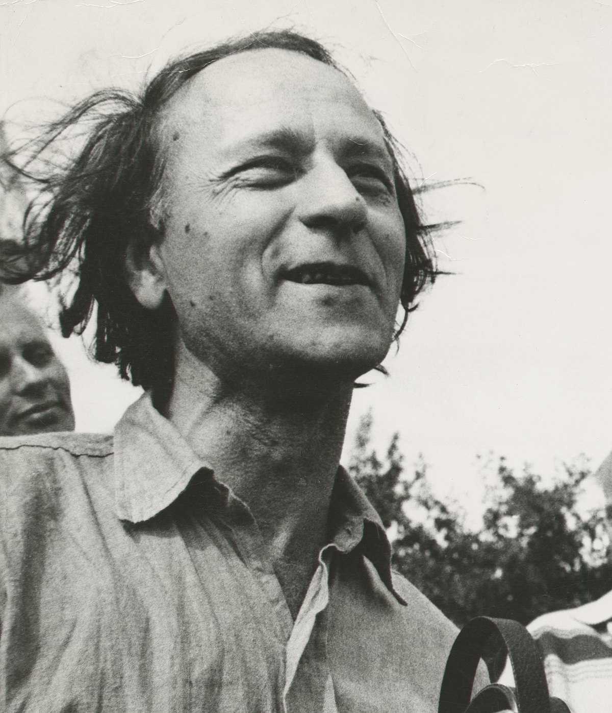 Jonas_Mekas_in_Biržai,_Lithuania,_1971_(cropped).jpg