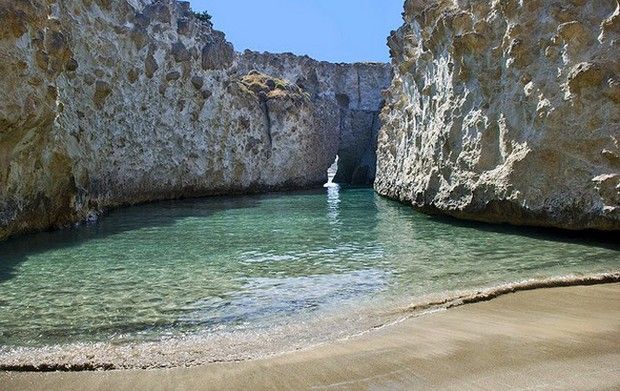 papafragas-milos-paralia.jpg