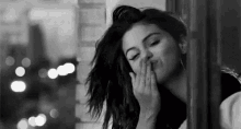 selena-gomez-kiss.gif