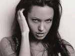 jolie281024x768.jpg